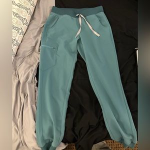 Figs Zamora 6 pocket jogger scrub bottoms